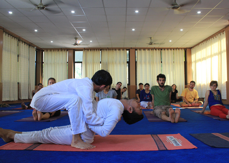 100 Hour Yoga Teacher Training In Rishikesh
